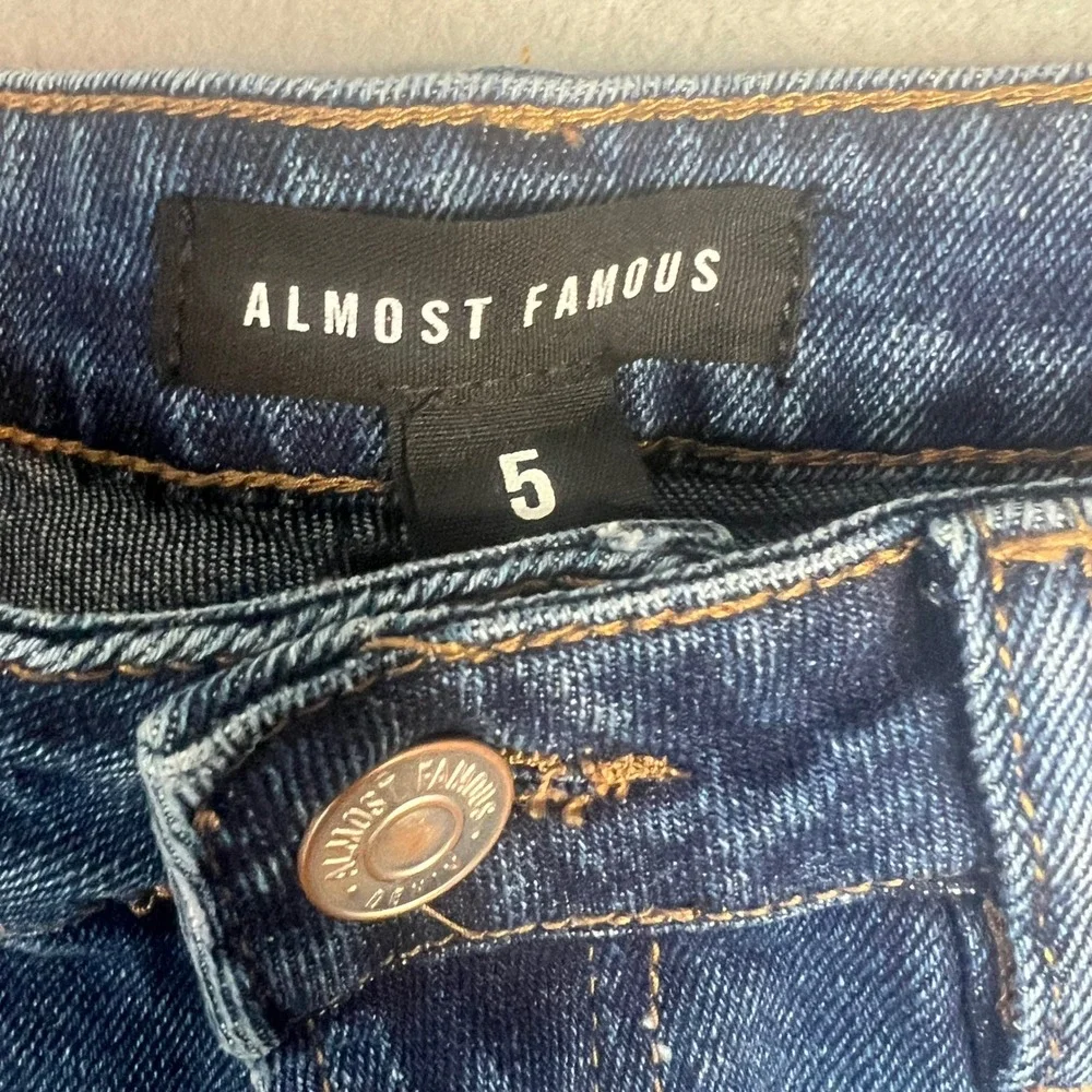 Almost Famous Festival Short  Size 5 Denim Jean High Rise Raw Hem Frayed‎ NWT